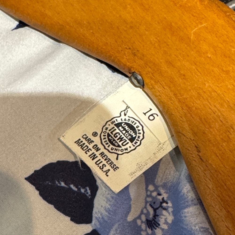 Vintage Blue Floral Top - Picture 8 of 8